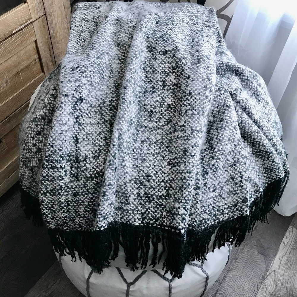 Fringed Knit Throw - New - Picture 1 of 5